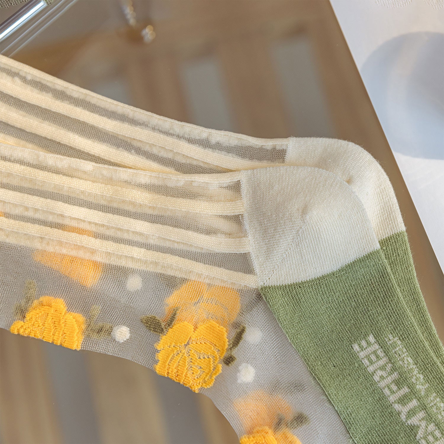 🔅 Flores y Encanto – Calcetines Transparentes