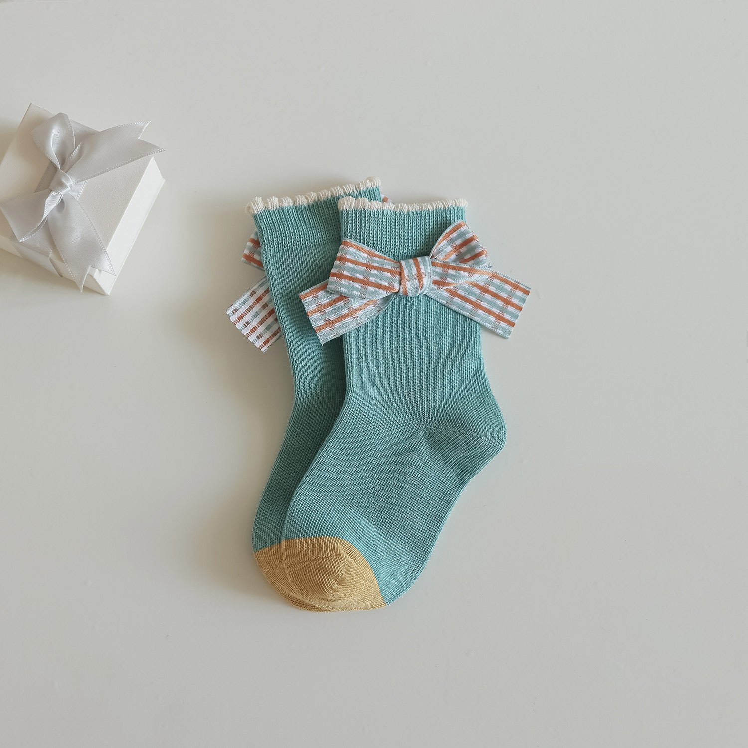 Calcetines Infantiles con Lazos y Flores