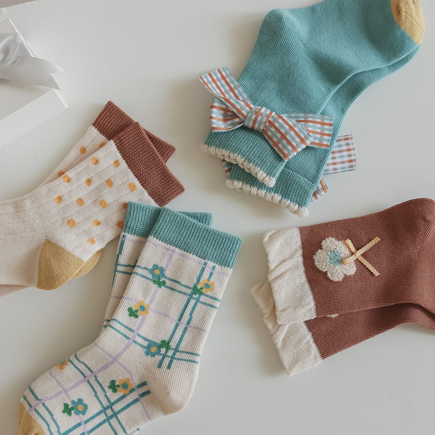 Calcetines Infantiles con Lazos y Flores