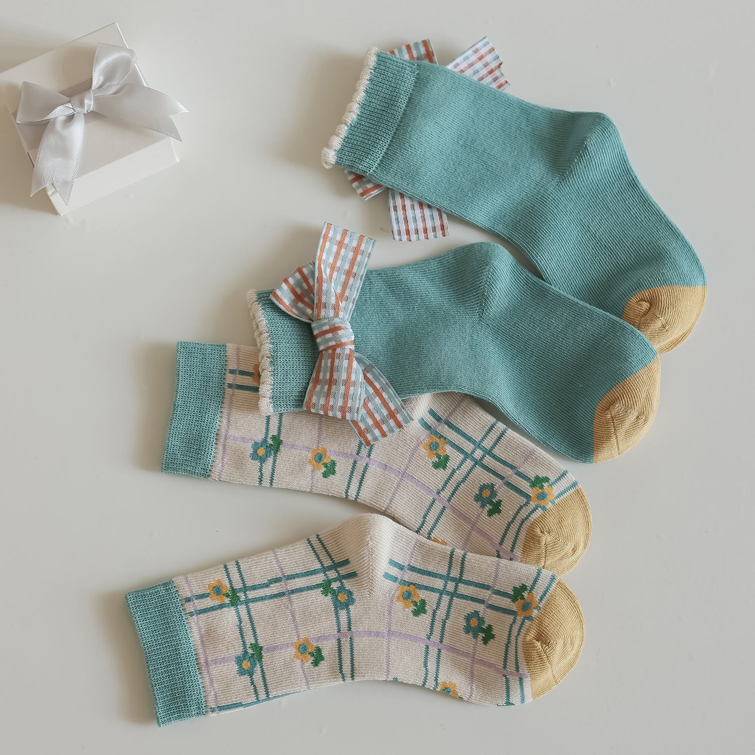 Calcetines Infantiles con Lazos y Flores