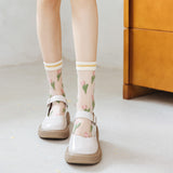 "Calcetines Transparentes con Tulipanes Bordados – Estilo Vintage Romántico