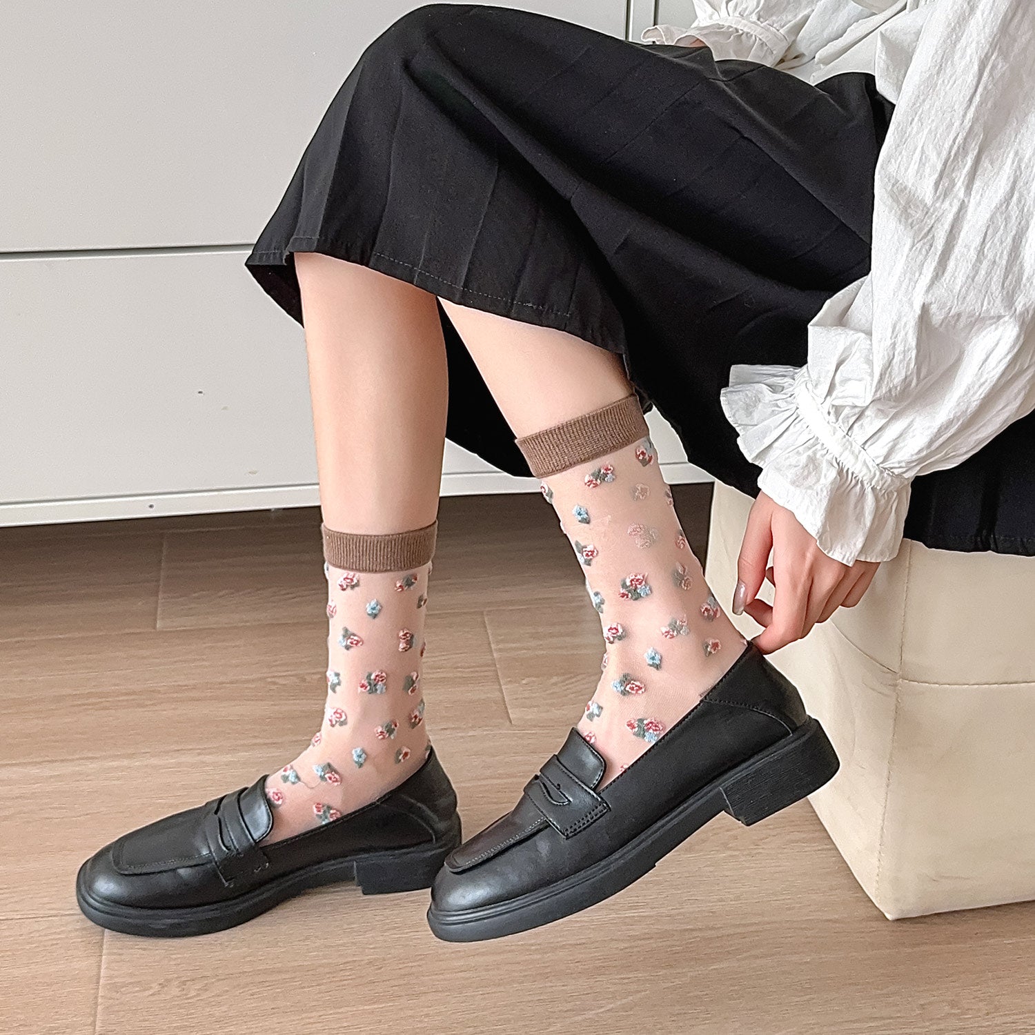 Calcetines de Tul con Flores Bordadas