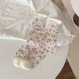 Calcetines Encantados con Flores de Ensueño" 🌸🧦✨
