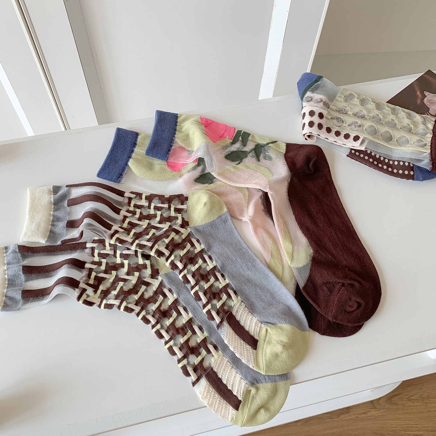 Calcetines Artísticos de Malla Trenzada – Estilo Retro Chic