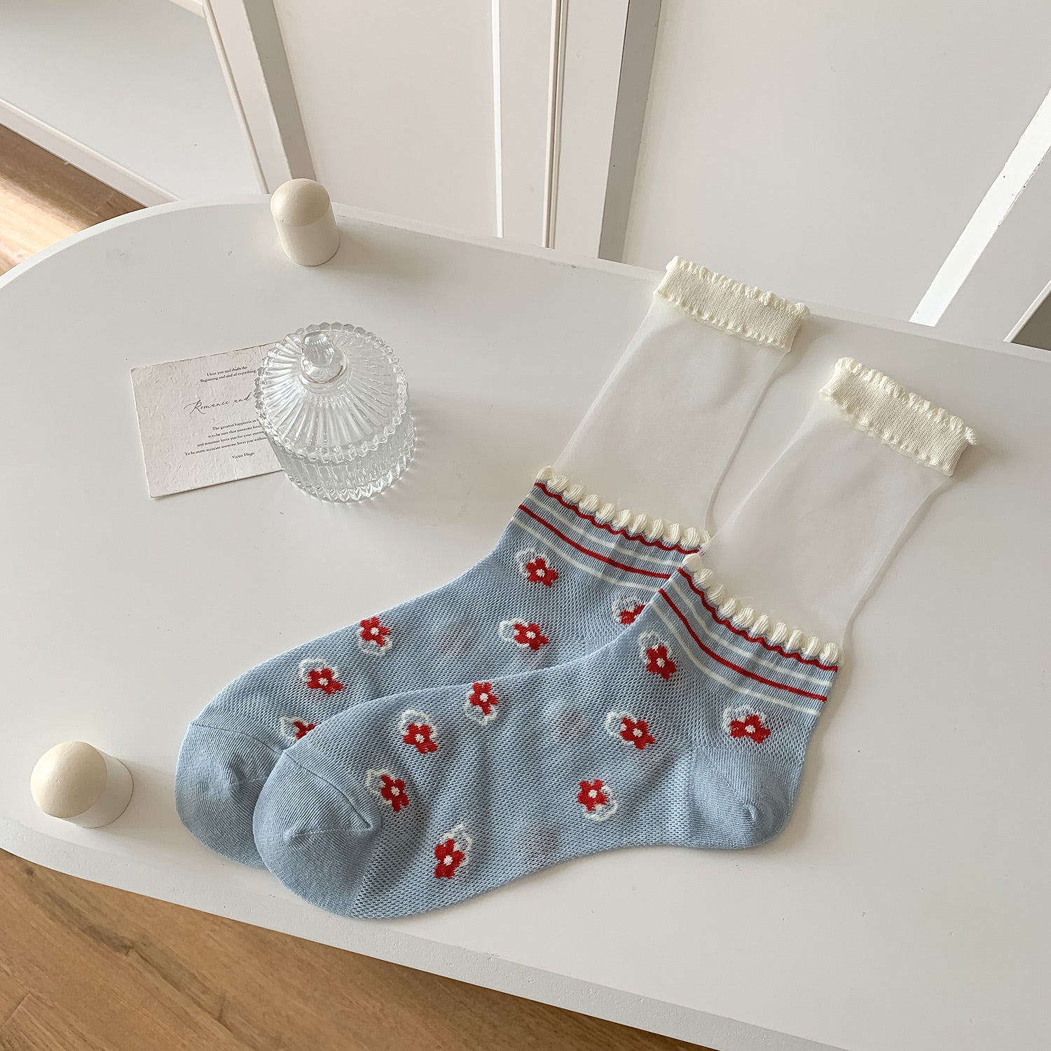 🌼Calcetines Celestes con Mini Flores – Frescura Floral para el Verano