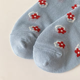 🌼Calcetines Celestes con Mini Flores – Frescura Floral para el Verano