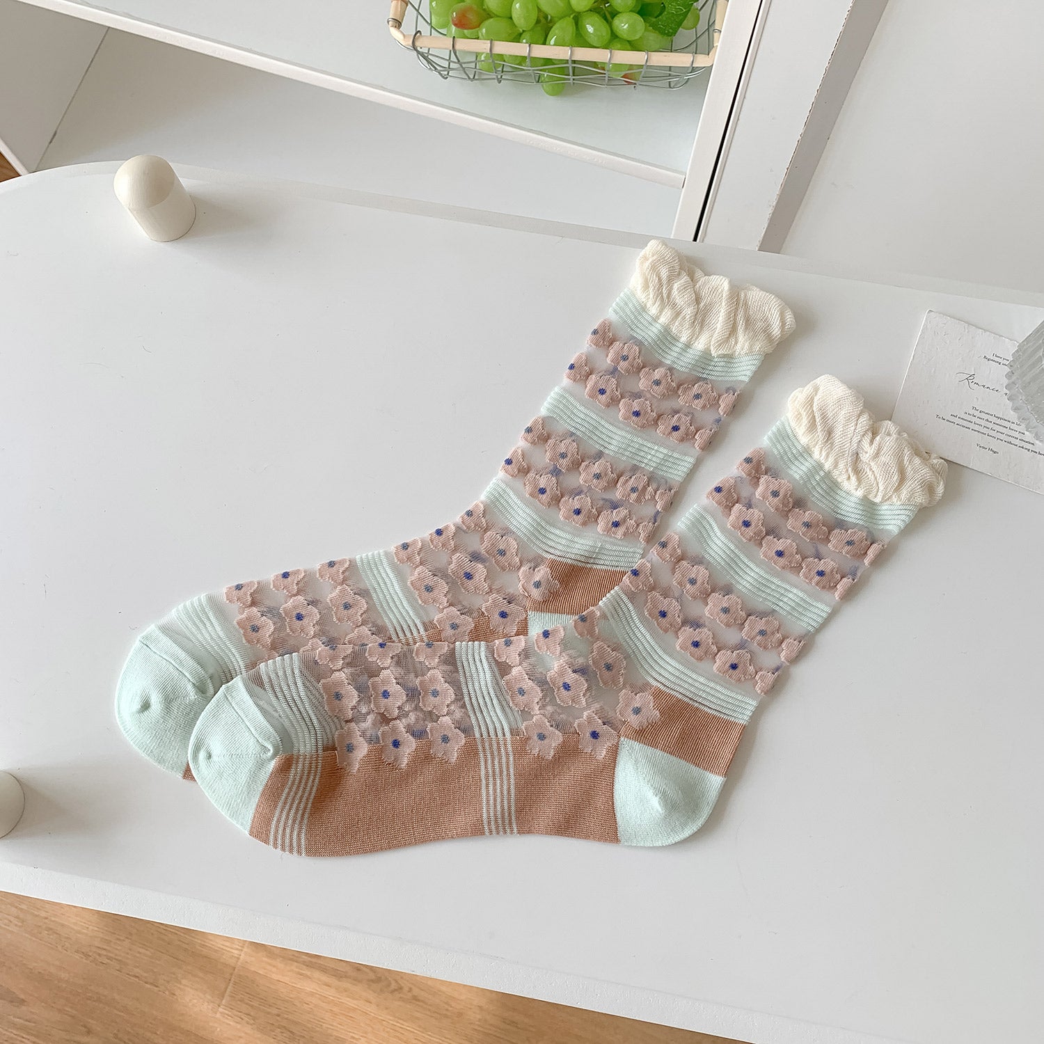 🌸Dulce Naturaleza – Calcetines Florales en Marrón Claro