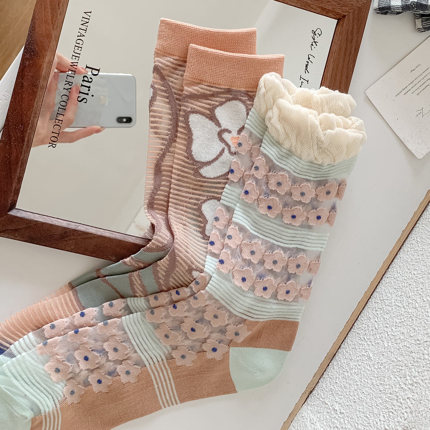 🌸Dulce Naturaleza – Calcetines Florales en Marrón Claro