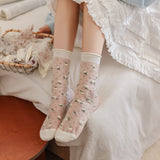 Calcetines Encantados con Flores de Ensueño" 🌸🧦✨