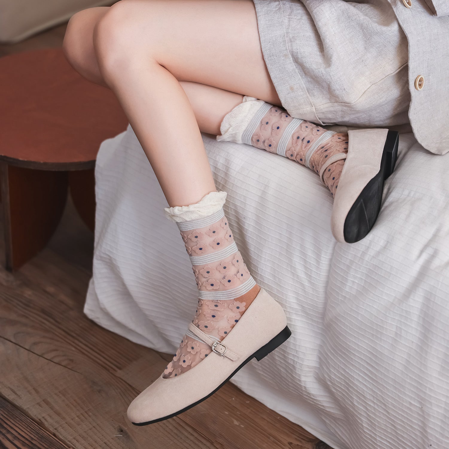 🌸Dulce Naturaleza – Calcetines Florales en Marrón Claro
