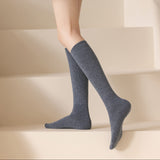 Calcetines Altos de Algodón en Colores Básicos – Suaves y Cómodos