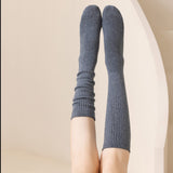 Calcetines Altos de Algodón en Colores Básicos – Suaves y Cómodos