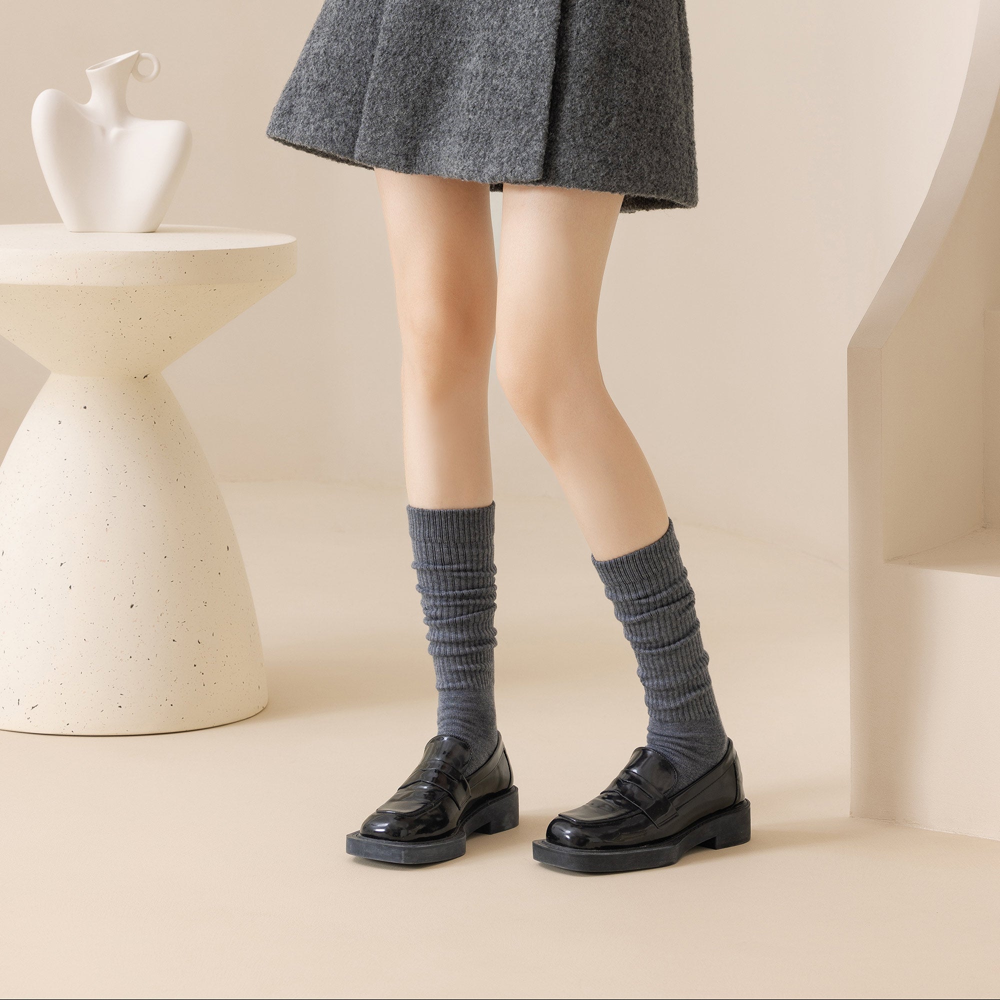 Calcetines Altos de Algodón en Colores Básicos – Suaves y Cómodos