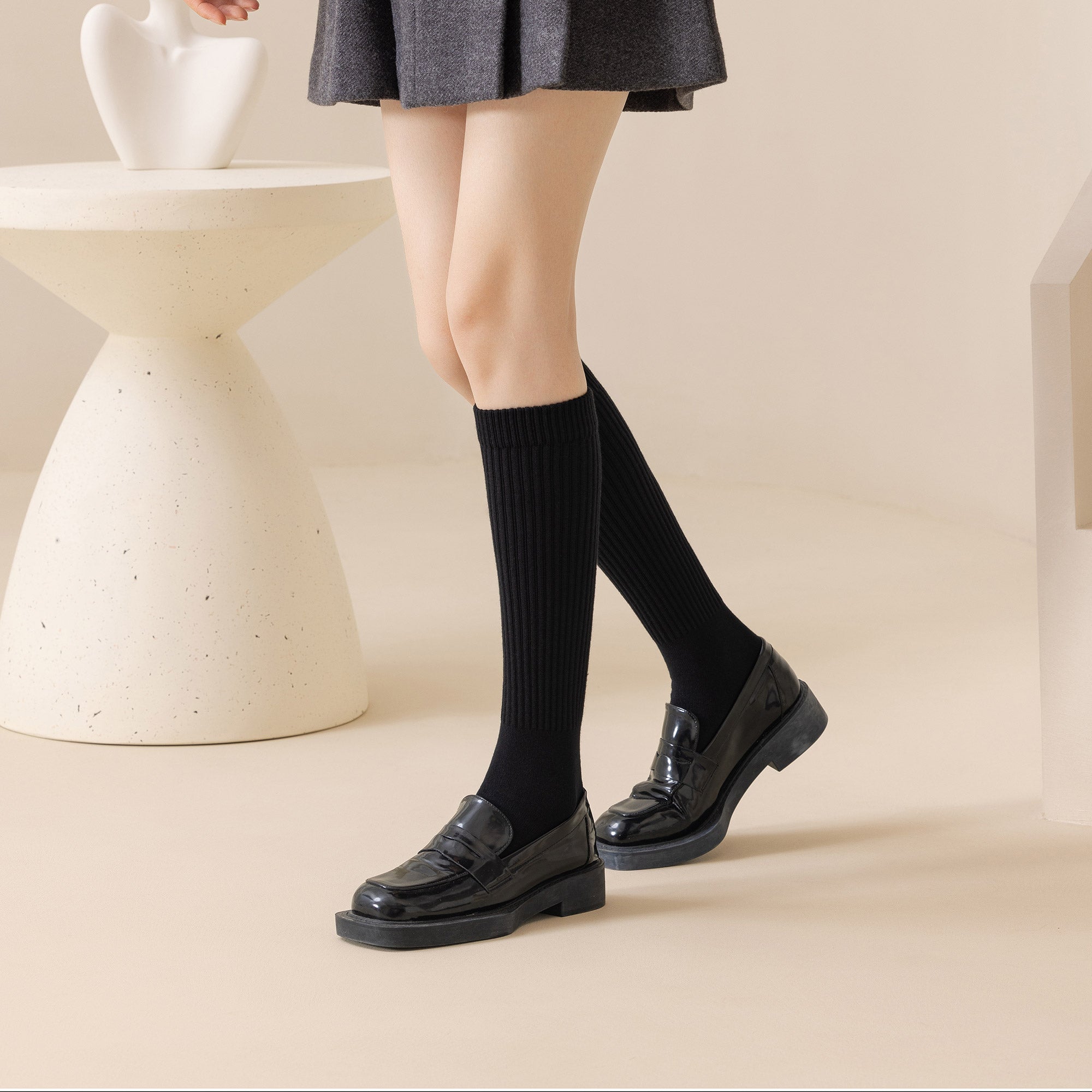 Calcetines Altos de Algodón en Colores Básicos – Suaves y Cómodos