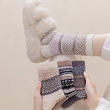 🧦 Calcetines afelpados con diseño invernal