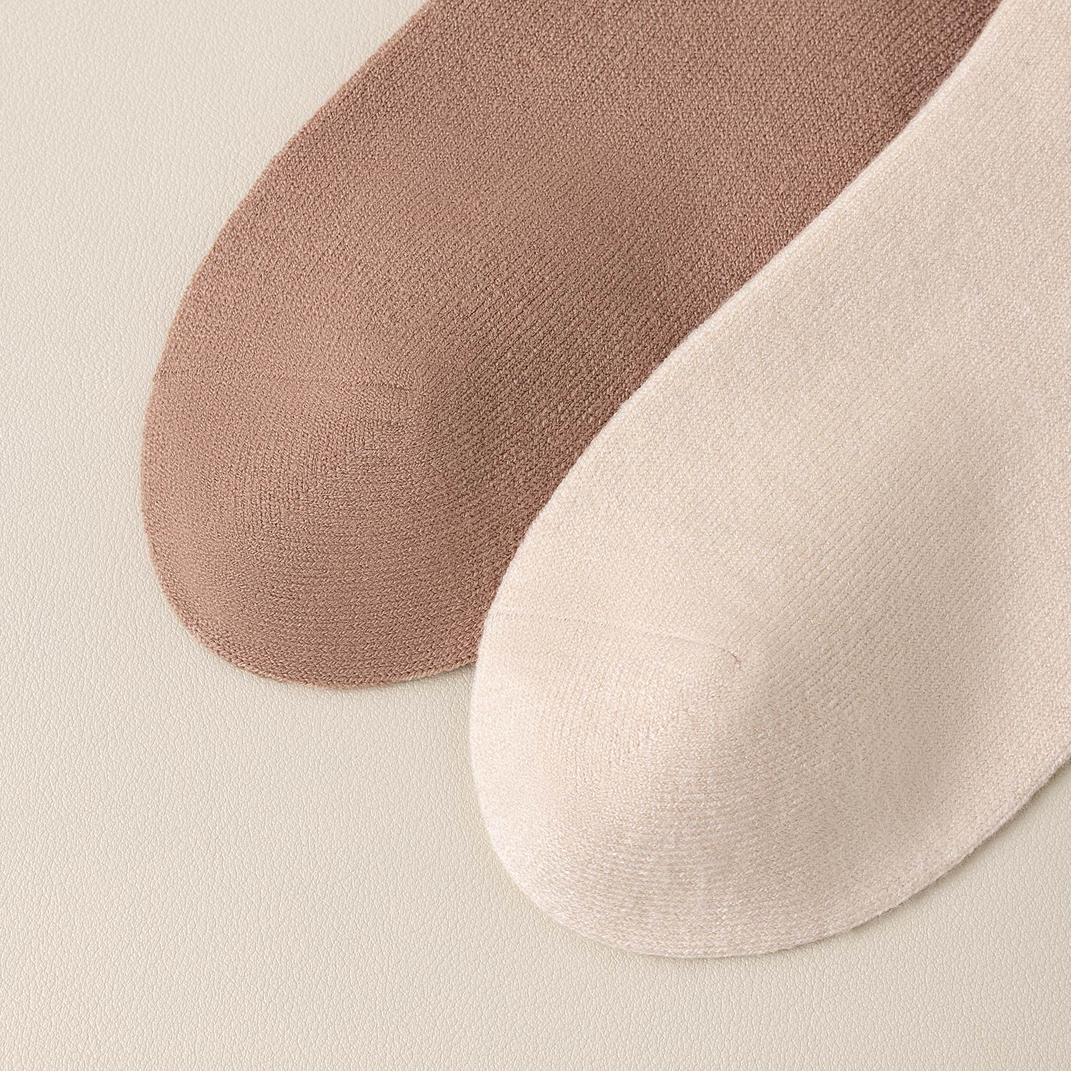 Calcetines Altos de Algodón en Colores Básicos – Suaves y Cómodos