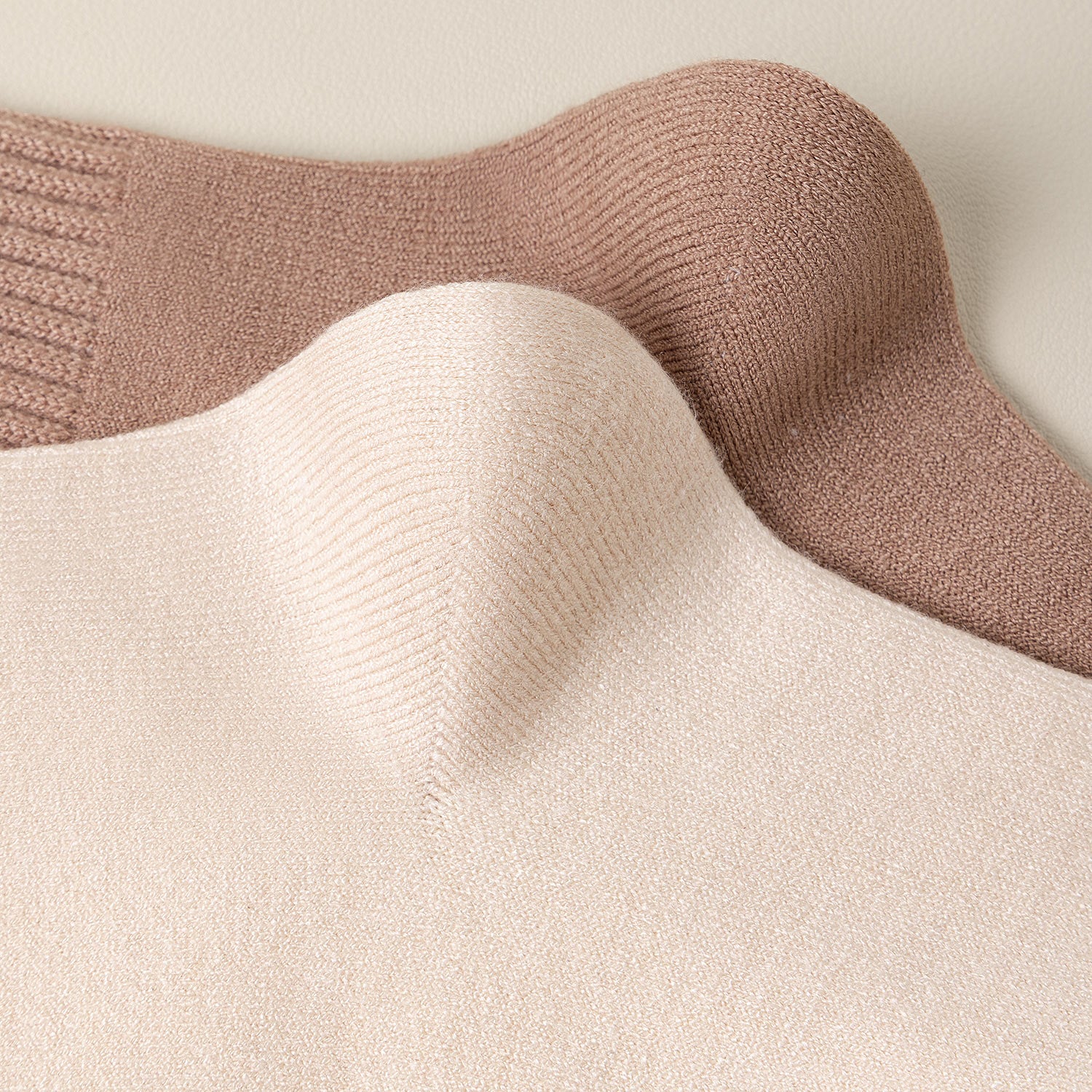 Calcetines Altos de Algodón en Colores Básicos – Suaves y Cómodos