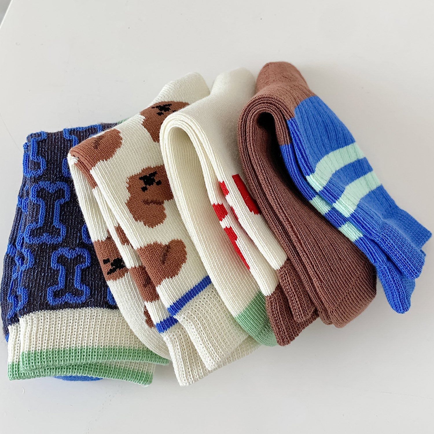 ¡Calcetines Traviesos! 🐻🧦✨