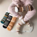 🧦✨ Calcetines Acogedores con Estampado Invernal – Para Días Fríos y Corazones Calientes ❄️❤️