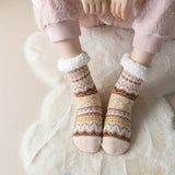 🧦✨ Calcetines Acogedores con Estampado Invernal – Para Días Fríos y Corazones Calientes ❄️❤️