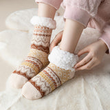 🧦✨ Calcetines Acogedores con Estampado Invernal – Para Días Fríos y Corazones Calientes ❄️❤️