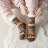 🧦✨ Calcetines Acogedores con Estampado Invernal – Para Días Fríos y Corazones Calientes ❄️❤️