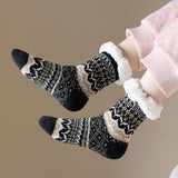 🧦✨ Calcetines Acogedores con Estampado Invernal – Para Días Fríos y Corazones Calientes ❄️❤️