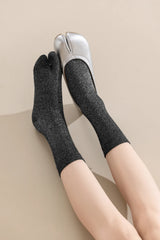 Calcetines brillantes de dos dedos estilo tabi
