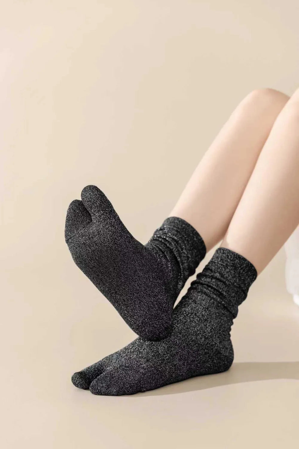 Calcetines brillantes de dos dedos estilo tabi