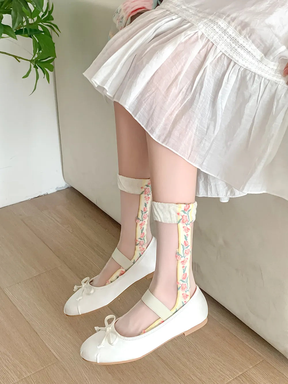 Calcetines de Tul con Flores Bordadas