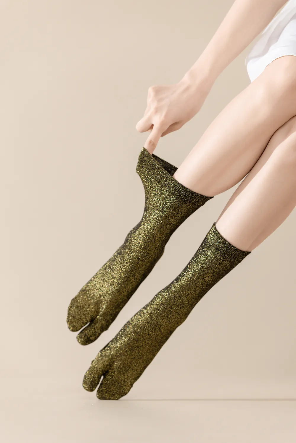 Calcetines brillantes de dos dedos estilo tabi