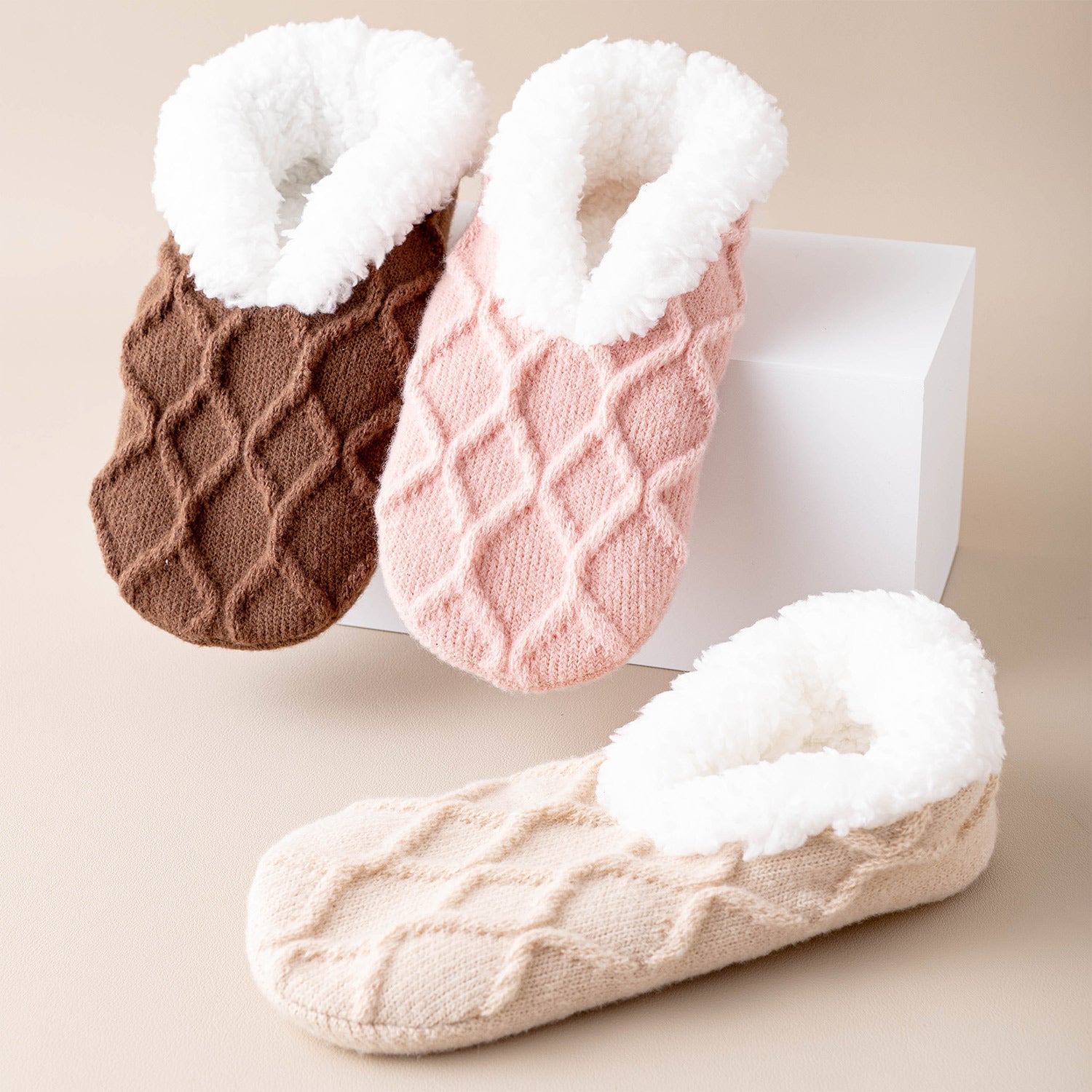 Calcetines Suaves de Invierno con Diseño de Cuadros y Base Antideslizante