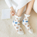 Calcetines de casa afelpados con lunares – cálidos y suaves para invierno