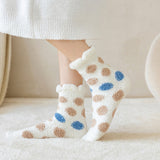 Calcetines de casa afelpados con lunares – cálidos y suaves para invierno
