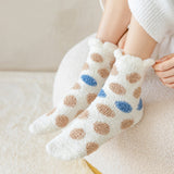 Calcetines de casa afelpados con lunares – cálidos y suaves para invierno