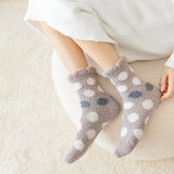 Calcetines de casa afelpados con lunares – cálidos y suaves para invierno