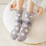 Calcetines de casa afelpados con lunares – cálidos y suaves para invierno