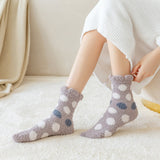 Calcetines de casa afelpados con lunares – cálidos y suaves para invierno