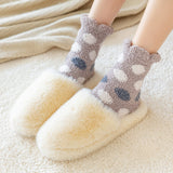 Calcetines de casa afelpados con lunares – cálidos y suaves para invierno