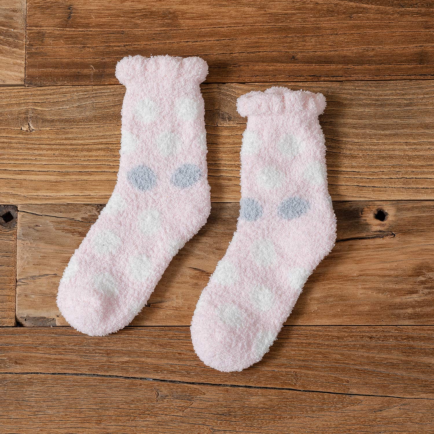 Calcetines de casa afelpados con lunares – cálidos y suaves para invierno