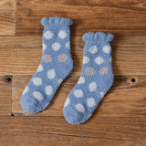 Calcetines de casa afelpados con lunares – cálidos y suaves para invierno