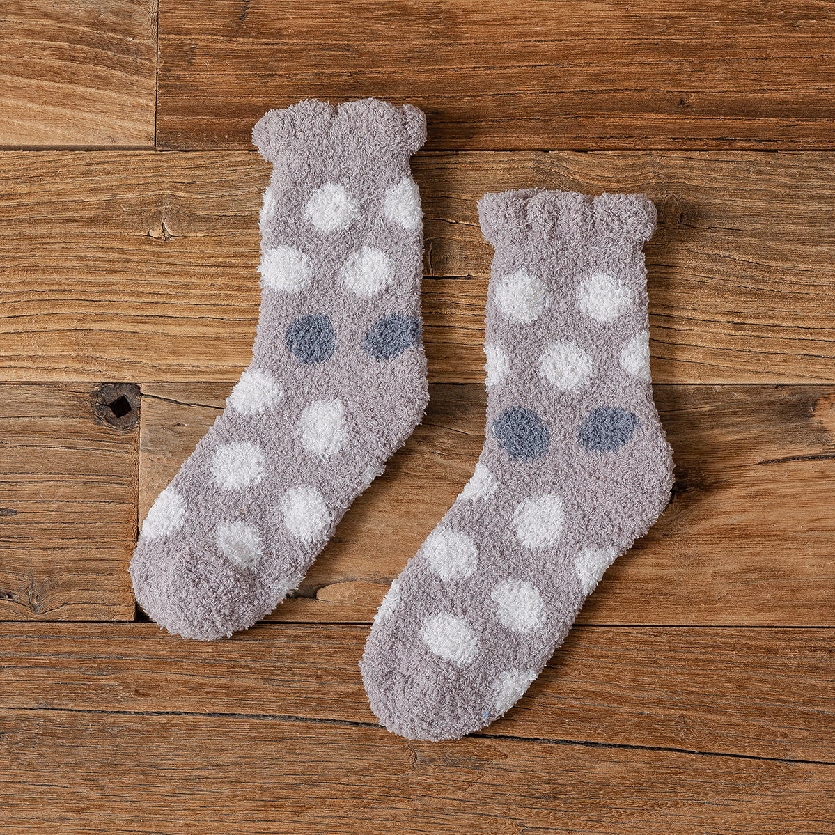 Calcetines de casa afelpados con lunares – cálidos y suaves para invierno