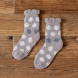 Calcetines de casa afelpados con lunares – cálidos y suaves para invierno