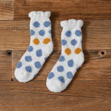 Calcetines de casa afelpados con lunares – cálidos y suaves para invierno