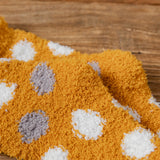 Calcetines de casa afelpados con lunares – cálidos y suaves para invierno