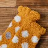 Calcetines de casa afelpados con lunares – cálidos y suaves para invierno
