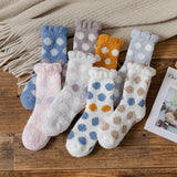 Calcetines de casa afelpados con lunares – cálidos y suaves para invierno