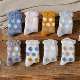 Calcetines de casa afelpados con lunares – cálidos y suaves para invierno